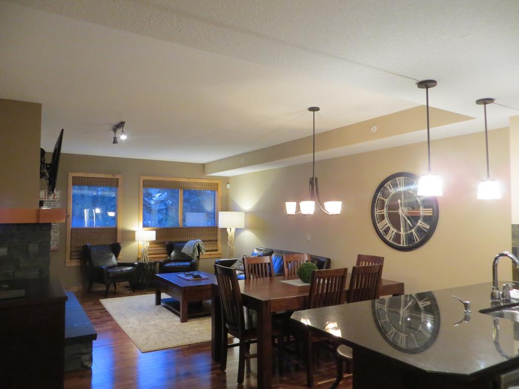 Luxury Canmore Vacations Стая снимка