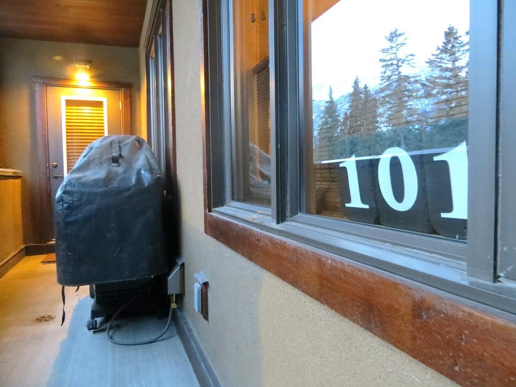 Luxury Canmore Vacations Стая снимка