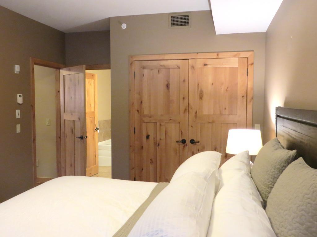 Luxury Canmore Vacations Стая снимка