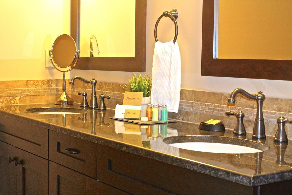 Luxury Canmore Vacations Екстериор снимка